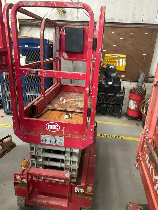2018 MEC MICRO 19 Scissor Lift