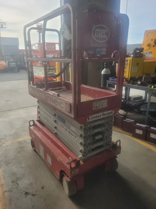 2018 MEC MICRO 19 Scissor Lift