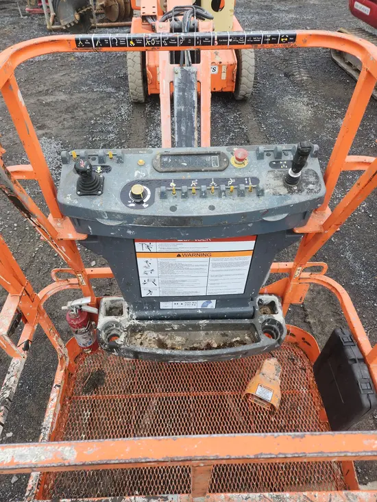 2016 JLG E400AJPN Articulating Boom Lift