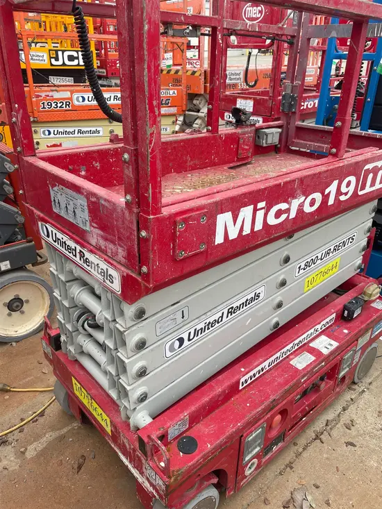 2018 MEC MICRO 19 Scissor Lift