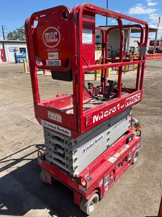 2018 MEC MICRO 19 Scissor Lift