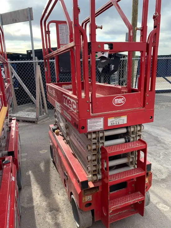 2019 MEC MICRO 26 Scissor Lift