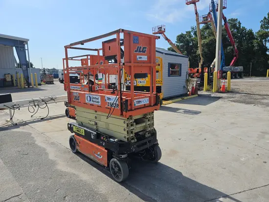 2017 JLG 1932R Scissor Lift
