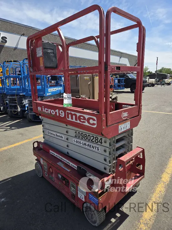 2019 MEC MICRO 19 Scissor Lift