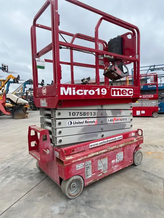 2018 MEC MICRO 19 Scissor Lift