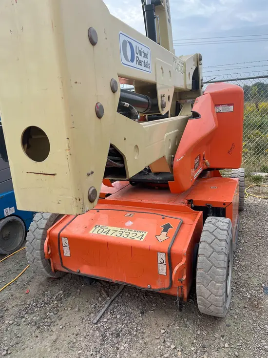 2016 JLG E400AJPN Articulating Boom Lift