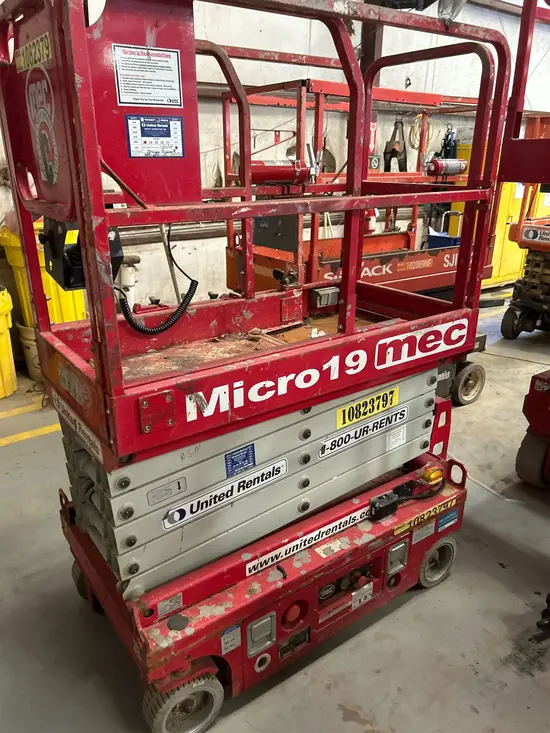 2018 MEC MICRO 19 Scissor Lift