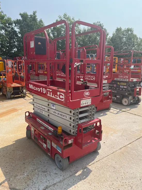 2018 MEC MICRO 19 Scissor Lift