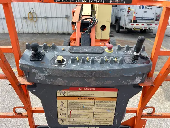 2013 JLG E450AJ Articulating Boom Lift