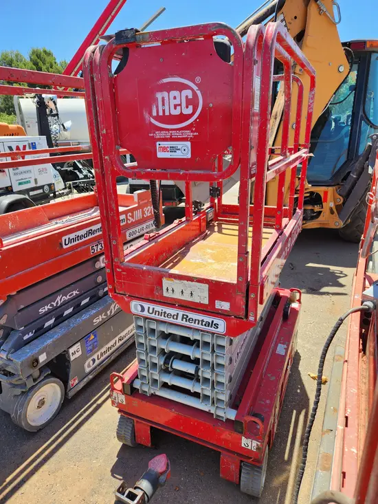 2018 MEC MICRO 19 Scissor Lift