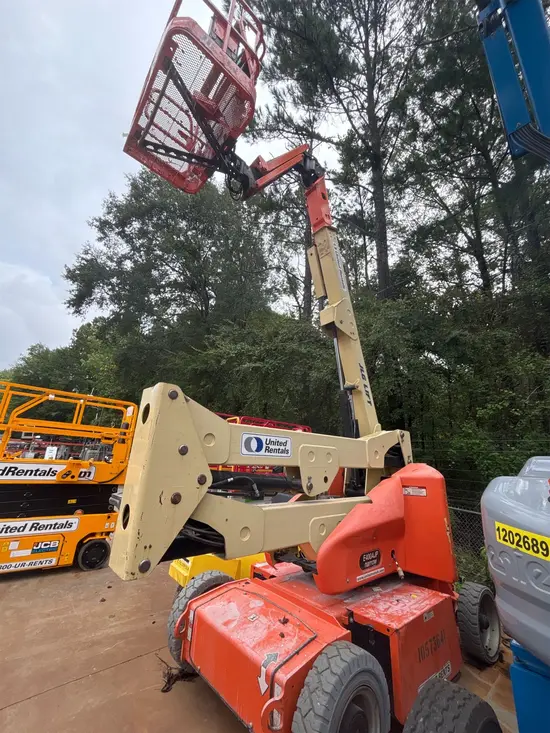 2017 JLG E400AJPN Articulating Boom Lift