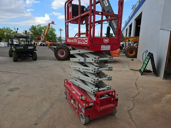 2018 MEC MICRO 19 Scissor Lift