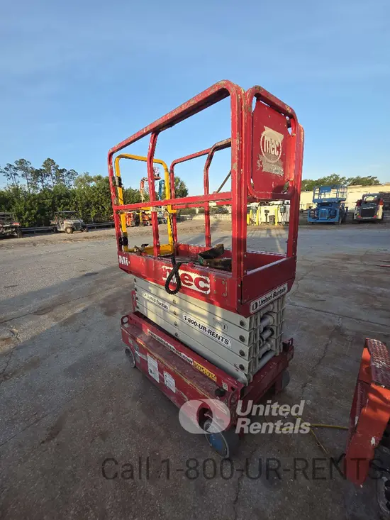 2018 MEC MICRO 19 Scissor Lift