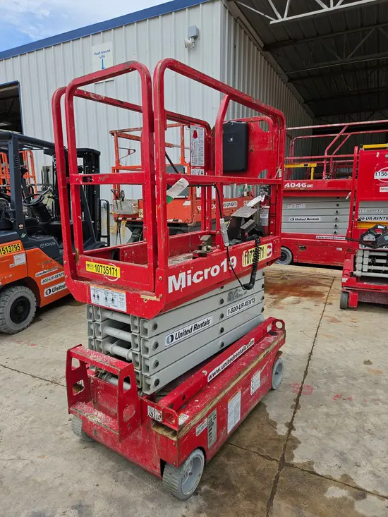 2018 MEC MICRO 19 Scissor Lift