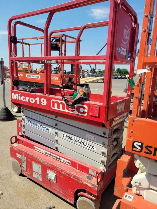 2018 MEC MICRO 19 Scissor Lift