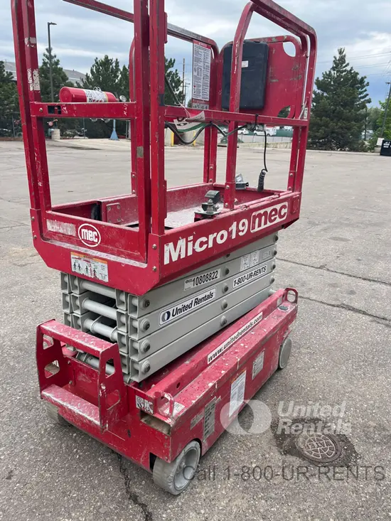2018 MEC MICRO 19 Scissor Lift