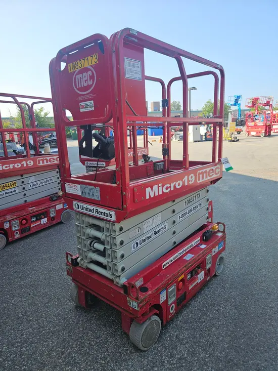 2018 MEC MICRO 19 Scissor Lift
