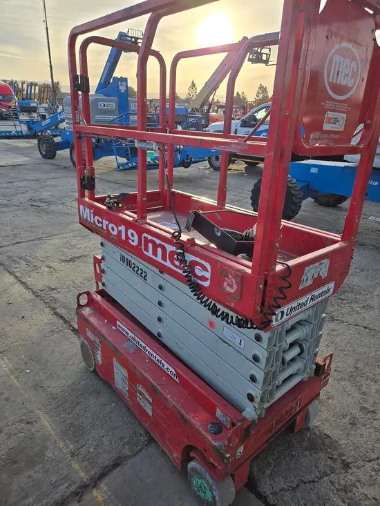 2019 MEC MICRO 19 Scissor Lift