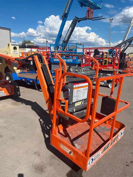 2014 JLG E400AJPN Articulating Boom Lift