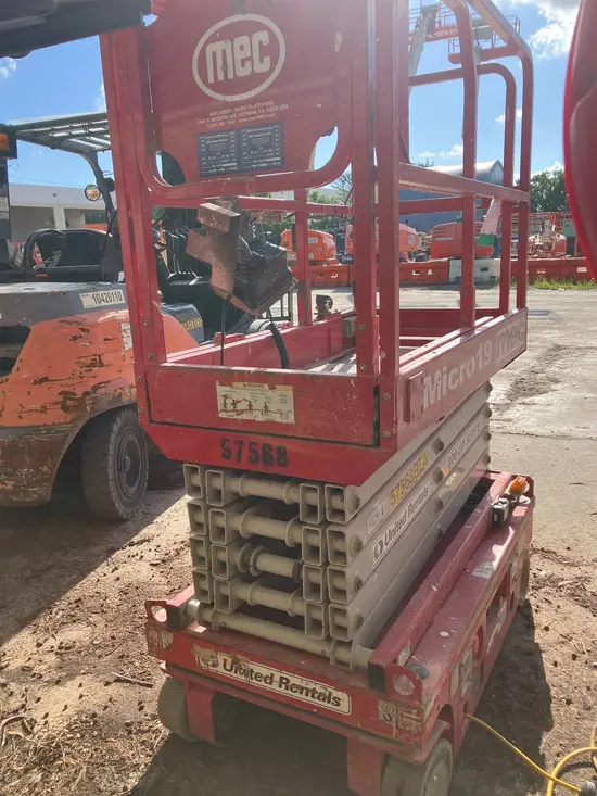 2018 MEC MICRO 19 Scissor Lift