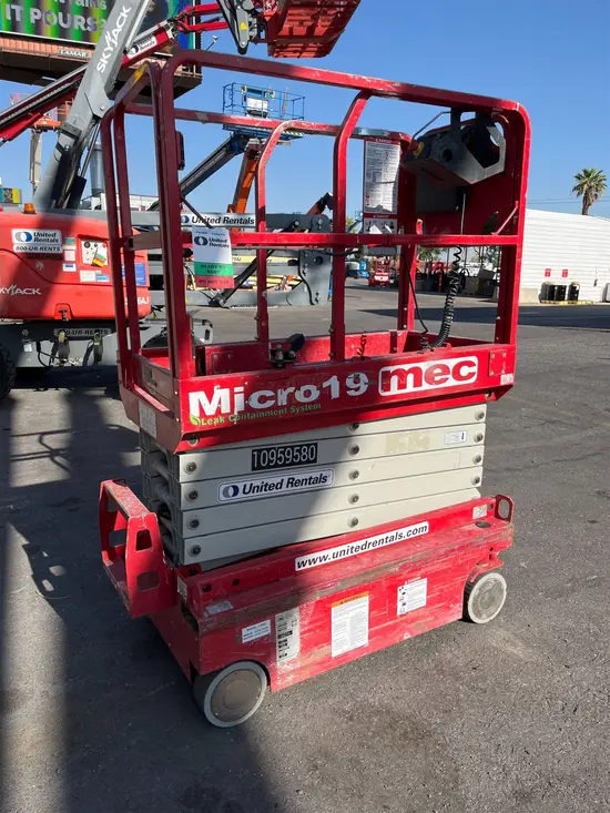 2019 MEC MICRO 19 Scissor Lift