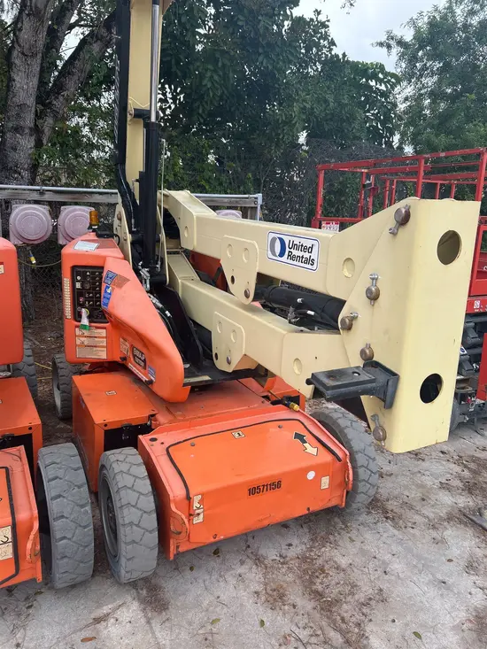 2017 JLG E400AJPN Articulating Boom Lift