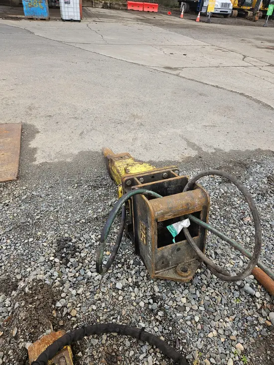2017 Atlas Copco SB 452 Attachment
