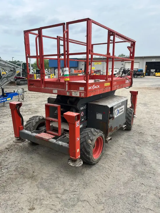 2017 Skyjack SJ6832RT Rough Terrain Scissor Lift