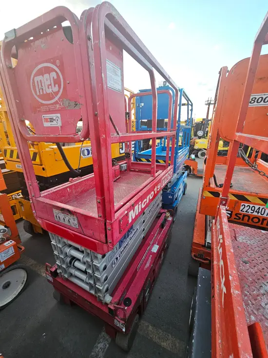 2018 MEC MICRO 19 Scissor Lift