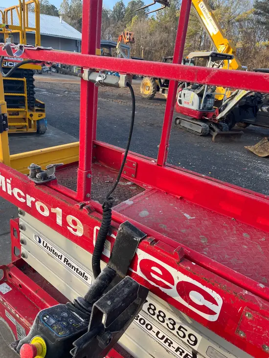 2018 MEC MICRO 19 Scissor Lift