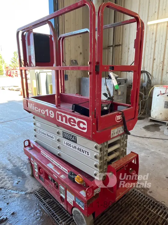 2019 MEC MICRO 19 Scissor Lift