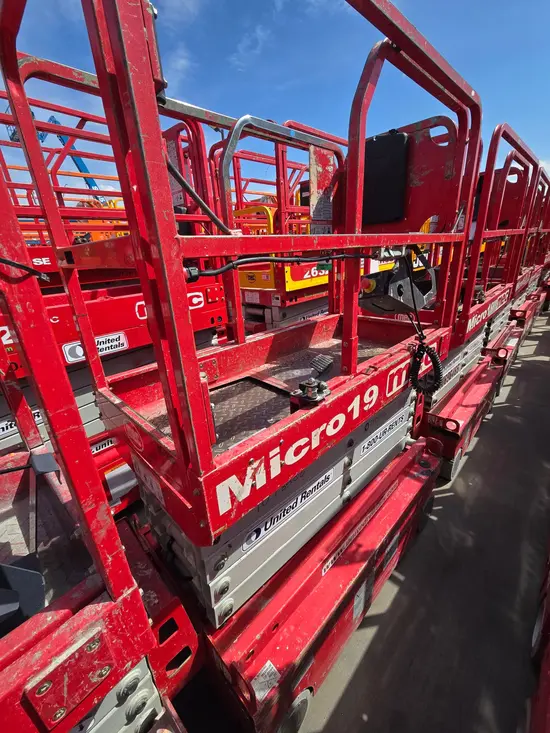 2018 MEC MICRO 19 Scissor Lift