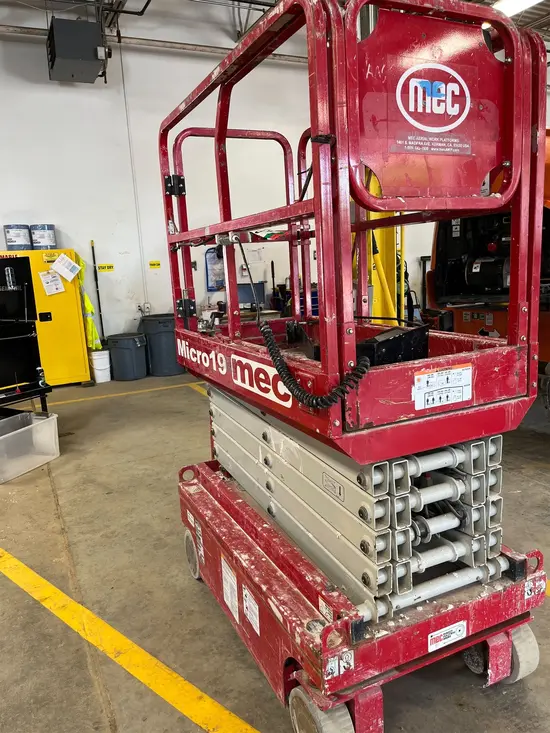 2017 MEC MICRO 19 Scissor Lift
