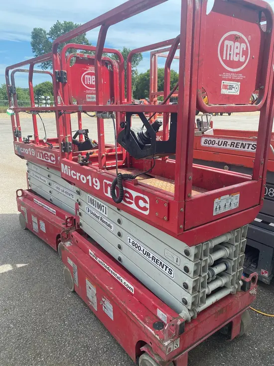 2018 MEC MICRO 19 Scissor Lift