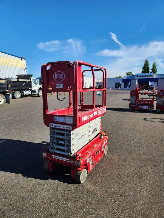 2018 MEC MICRO 19 Scissor Lift