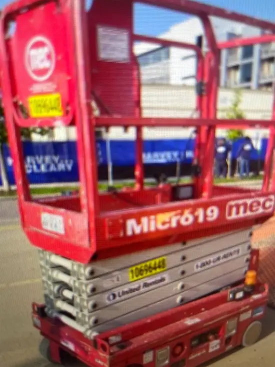 2017 MEC MICRO 19 Scissor Lift