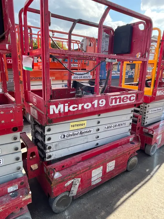 2018 MEC MICRO 19 Scissor Lift