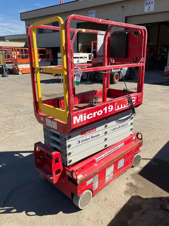 2018 MEC MICRO 19 Scissor Lift