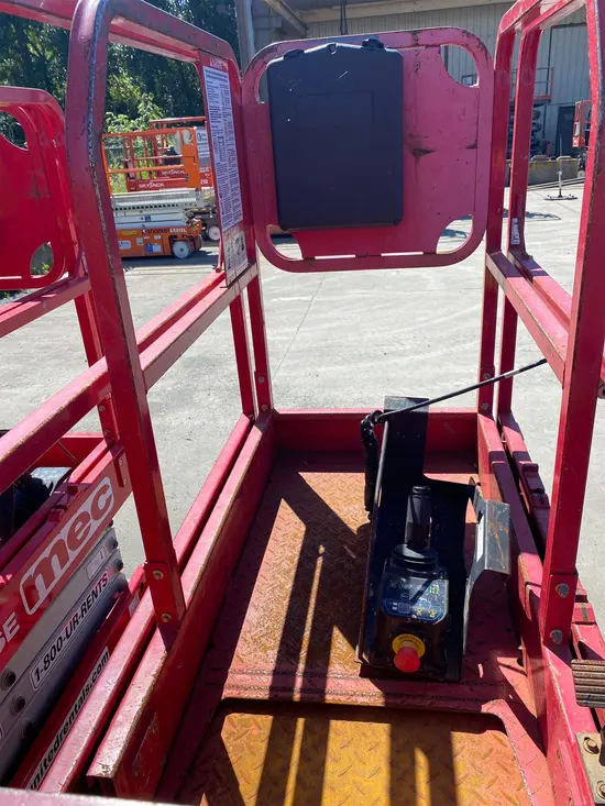 2018 MEC MICRO 19 Scissor Lift
