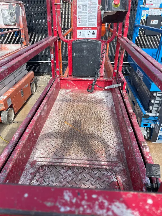 2017 MEC 1930SE Scissor Lift