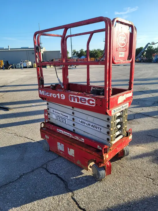 2018 MEC MICRO 19 Scissor Lift