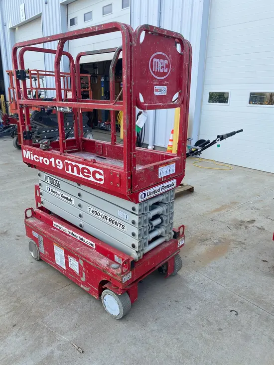 2018 MEC MICRO 19 Scissor Lift
