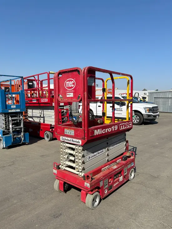 2018 MEC MICRO 19 Scissor Lift
