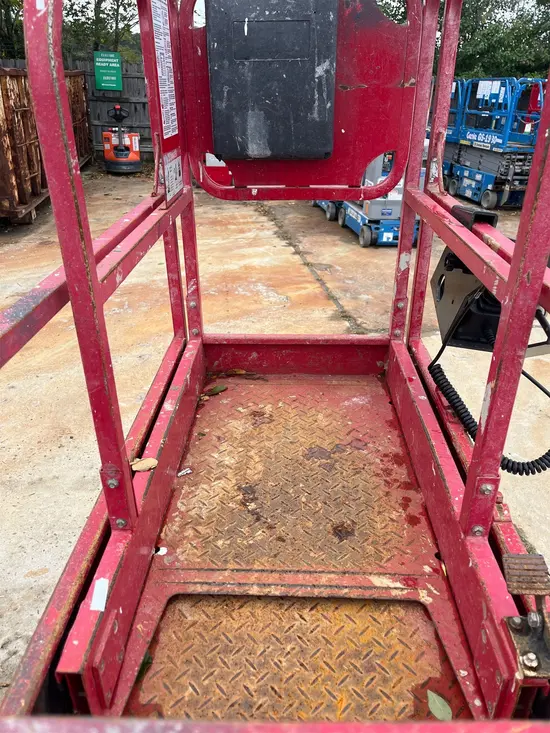 2018 MEC MICRO 19 Scissor Lift