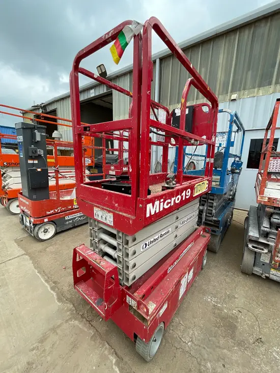 2018 MEC MICRO 19 Scissor Lift