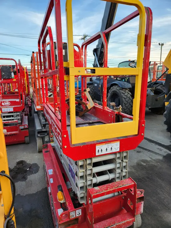 2017 MEC MICRO 19 Scissor Lift