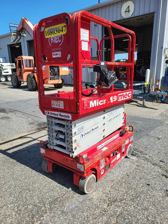 2018 MEC MICRO 19 Scissor Lift