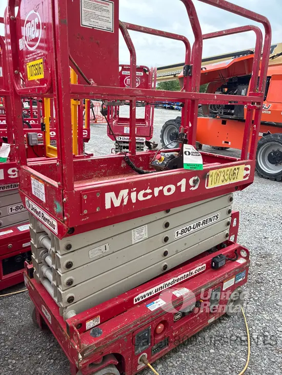 2018 MEC MICRO 19 Scissor Lift