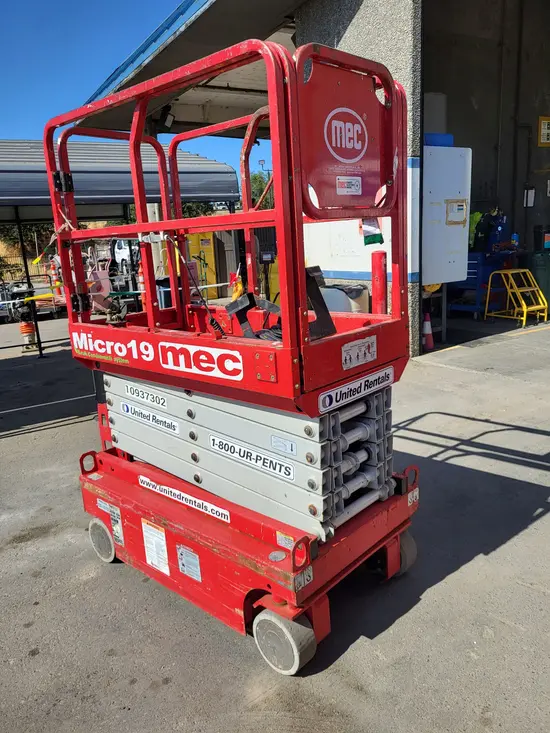 2019 MEC MICRO 19 Scissor Lift