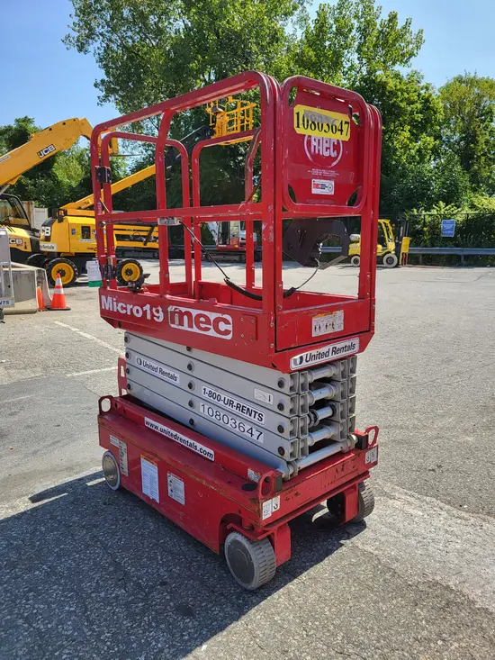 2018 MEC MICRO 19 Scissor Lift